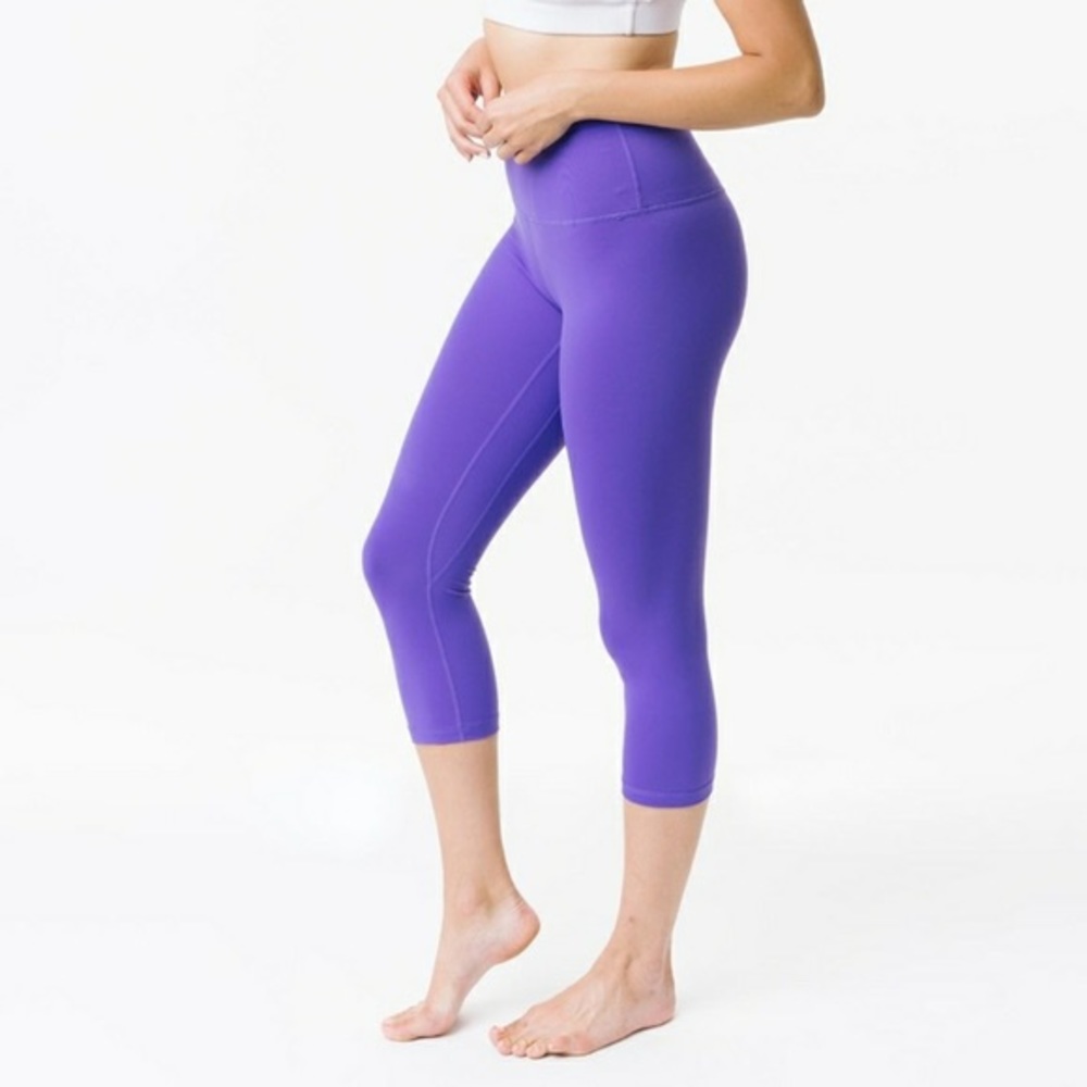Zyia Active Purple Ascend Capri Crop Leggings